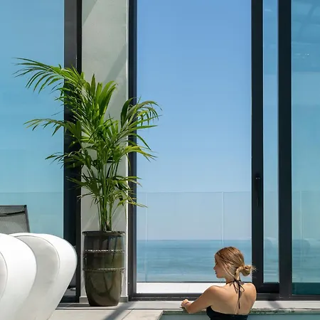 Bolina & Ξενοδοχείο 4*